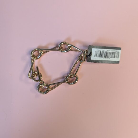 Totally En-chain-ted Gold Oversized Chain Bracelet - Picture 4 of 6